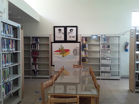 سالن اصلی و استفاده اعضا از کتابهای مرجع برای خواندن